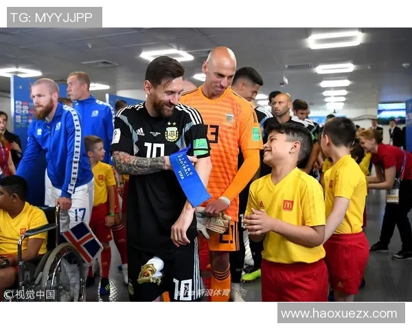 外国足球明星用行动温暖人心的故事与精神传递